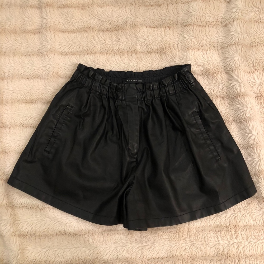 Faux leather Zara shorts